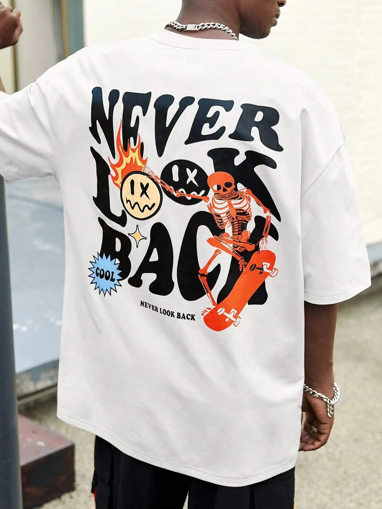 Never Look Back Creative Smile Skull Printing Cartoons Street Print Tshirt Man Loose Tee Clothes Cotton Crewneck Tops T-Shirt